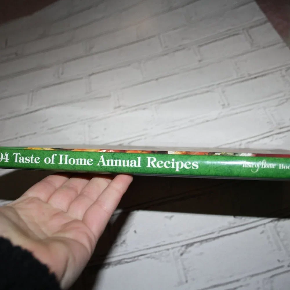 Taste of Home annual recipes cookbook 1994 hardcover (B.e.)